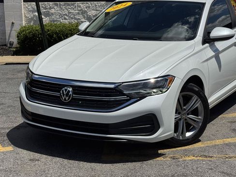 Used 2024 Volkswagen Jetta SE FWD image 5