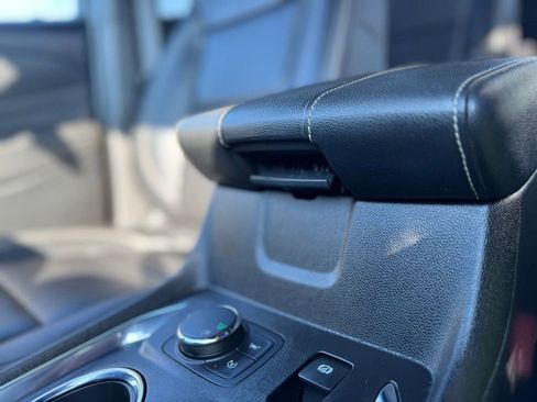 Used 2023 Chevrolet Traverse LT image 27