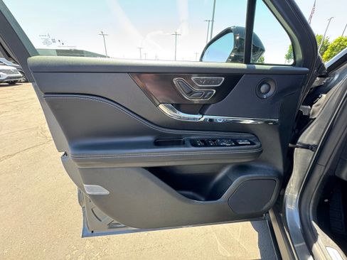 Used 2025 Lincoln Corsair Reserve w/ Equipment Group 202A AWD/4WD image 18