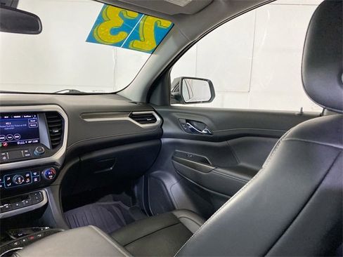 Used 2023 GMC Acadia SLT w/ LPO, Floor Liner Package image 11
