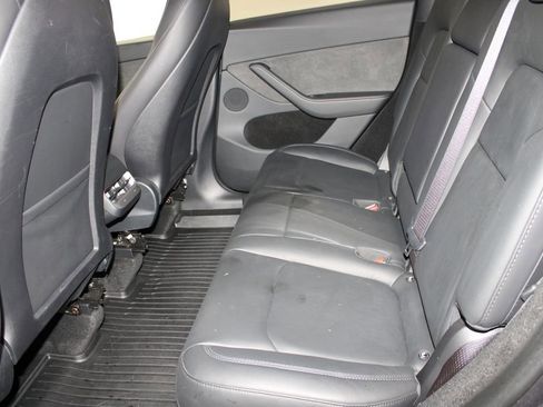 Used 2024 Tesla Model Y Long Range image 23