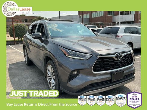 Used 2023 Toyota Highlander Platinum FWD image 1