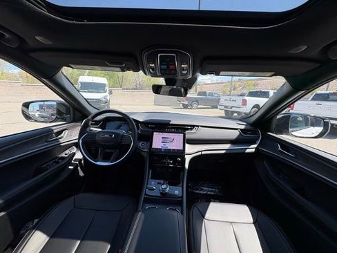 New 2025 Jeep Grand Cherokee Limited w/ Black Appearance Package image 32