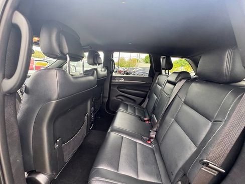 Used 2019 Jeep Grand Cherokee Laredo AWD/4WD image 15
