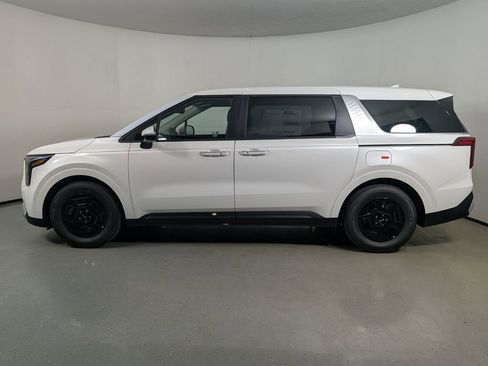 New 2026 Kia Carnival LX FWD image 4