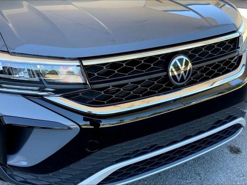 Used 2024 Volkswagen Taos SE w/ Panoramic Sunroof Package image 30