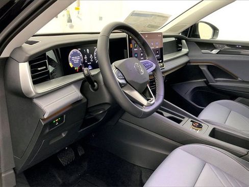 New 2026 Volkswagen Tiguan SE image 7