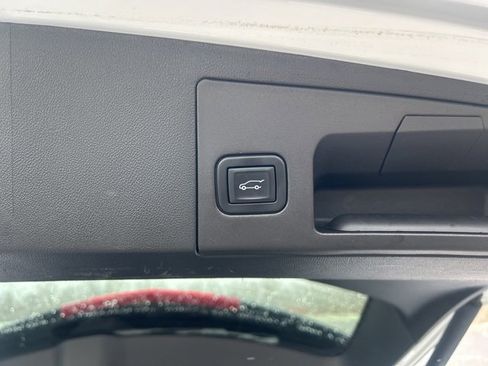 Certified 2022 Cadillac XT5 Premium Luxury image 16