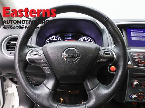 Used 2020 Nissan Pathfinder SL AWD/4WD image 10