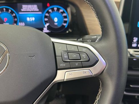 Used 2025 Volkswagen Atlas SE AWD/4WD image 19