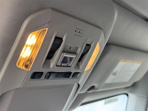 Used 2020 Toyota Highlander Limited image 24