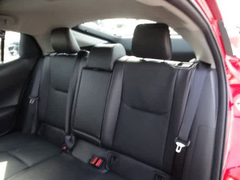 Used 2025 Toyota Prius Plug-In Hybrid image 20