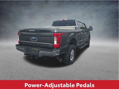 Used 2017 Ford F250 XLT w/ XLT Premium Package AWD/4WD image 6
