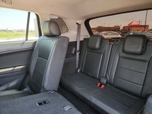 Used 2021 Volkswagen Tiguan SE image 5