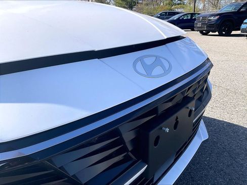 Used 2025 Hyundai Elantra SEL FWD image 30