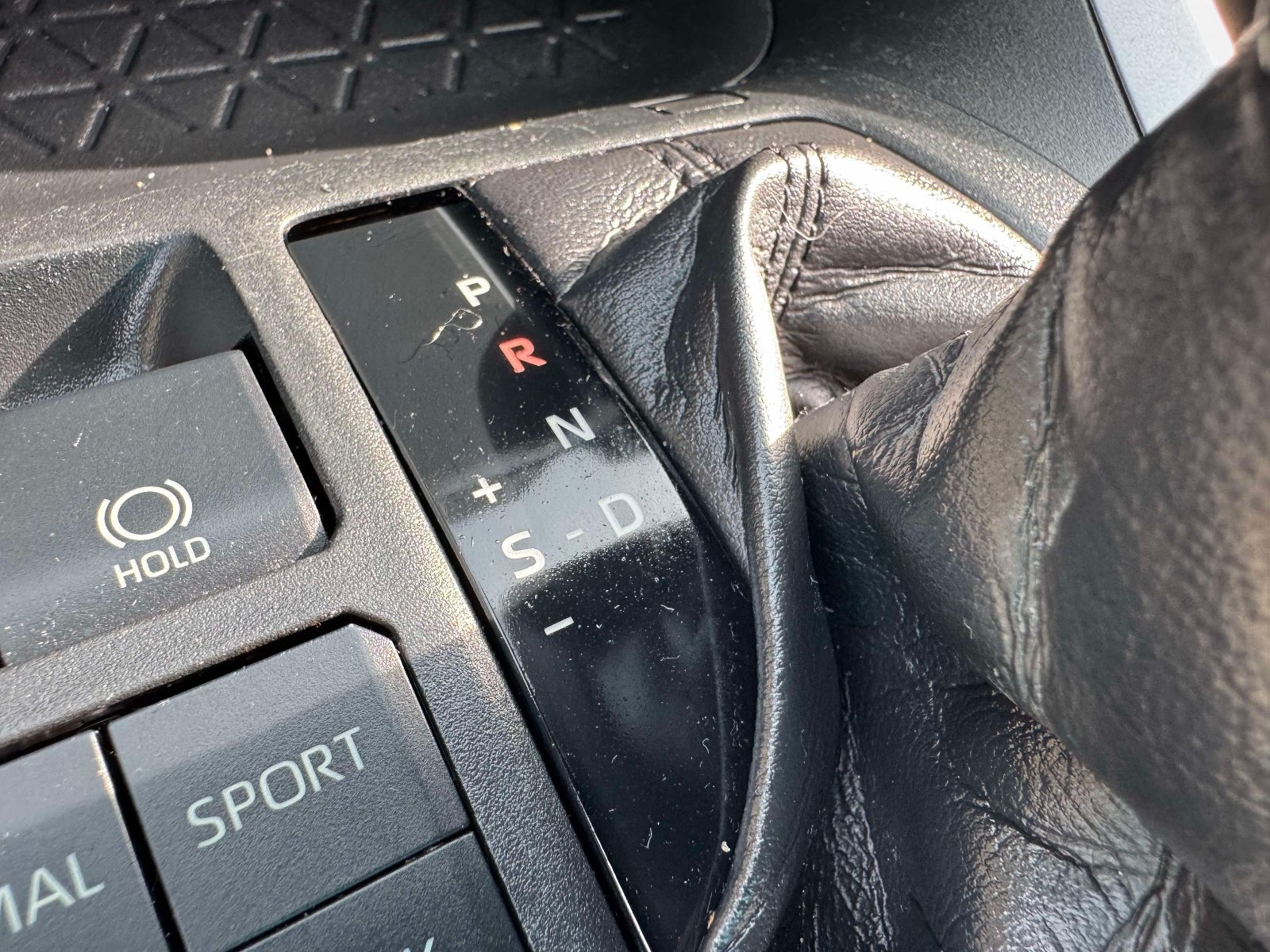 Used 2020 Toyota RAV4 LE w/ All Weather Liner Package AWD/4WD image 32