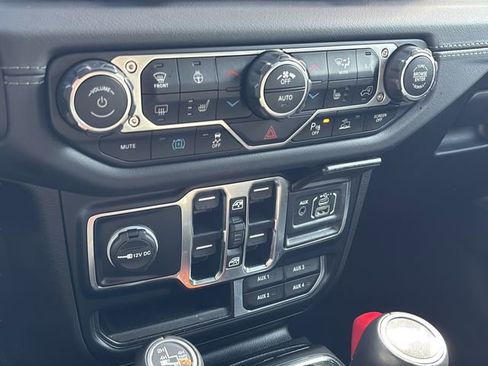 Used 2024 Jeep Wrangler High Altitude image 31
