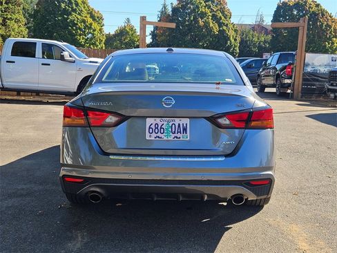 Used 2021 Nissan Altima 2.5 SR w/ SR Premium Package image 6