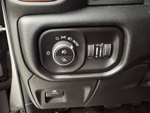 Used 2019 RAM 1500 Rebel AWD/4WD image 18