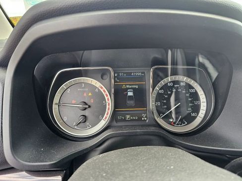 Used 2019 Nissan Titan SV w/ SV Convenience Package AWD/4WD image 17