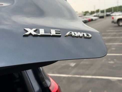 Used 2019 Toyota Highlander XLE AWD/4WD image 35