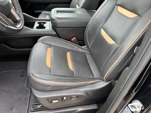 Used 2024 GMC Yukon AT4 AWD/4WD image 12