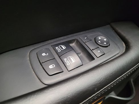 Used 2018 Dodge Challenger SXT image 27