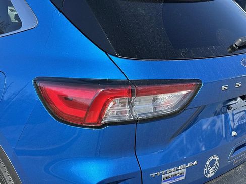 Used 2020 Ford Escape Titanium image 9