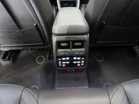 Certified 2025 Porsche Macan Electric RWD image 32