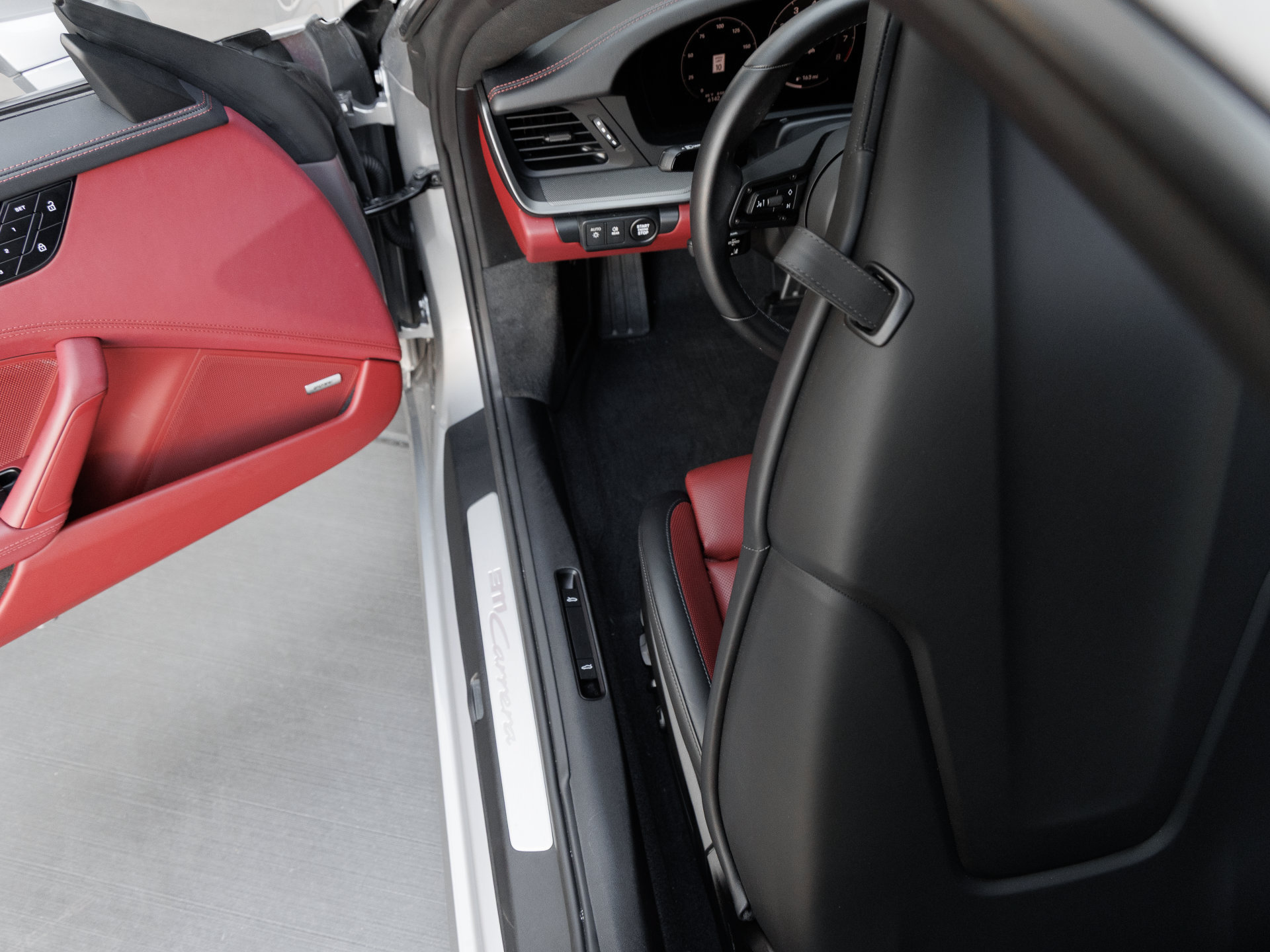 Certified 2025 Porsche 911 Carrera RWD image 26