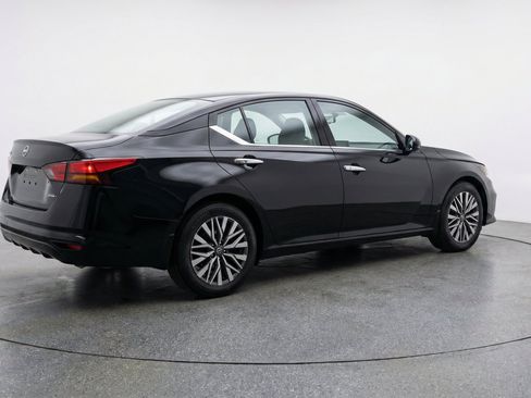 Used 2025 Nissan Altima 2.5 SV FWD image 9