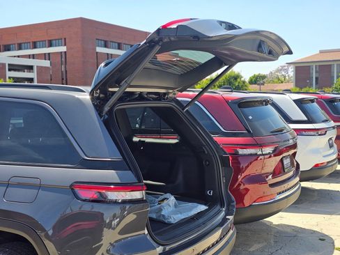 New 2026 Jeep Grand Cherokee Altitude RWD image 8