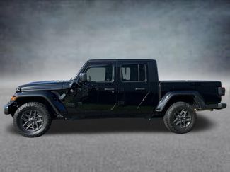 Used 2024 Jeep Gladiator Sport AWD/4WD video 2