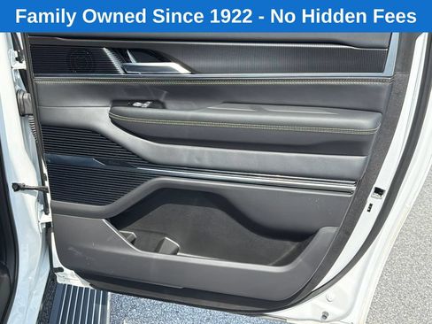 Used 2025 Jeep Grand Wagoneer L Series II Obsidian w/ Quick Order Packagew 28T AWD/4WD image 16