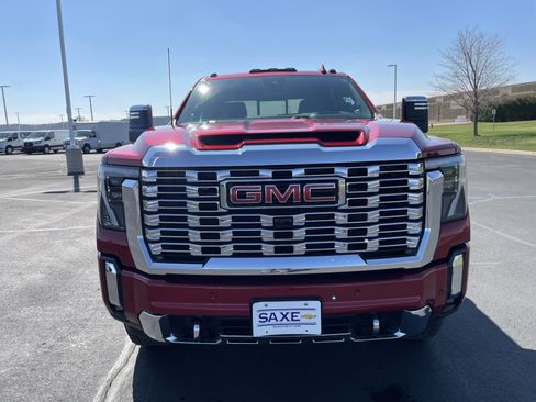 Used 2024 GMC Sierra 3500 Denali w/ Technology Package AWD/4WD image 8