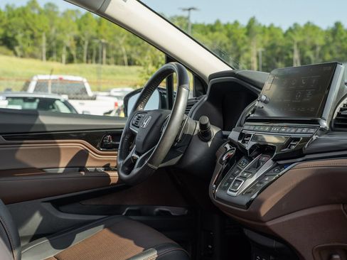 Used 2025 Honda Odyssey Elite image 15