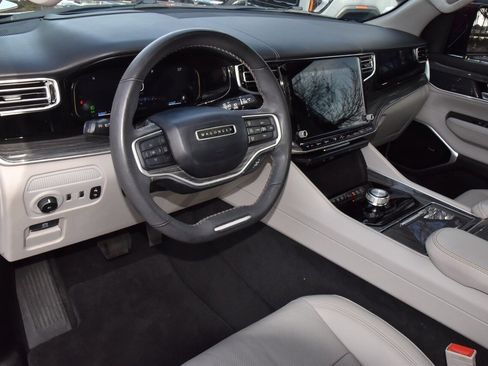 Used 2022 Jeep Wagoneer Series III w/ Premium Group I image 36