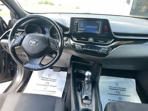 Used 2018 Toyota C-HR XLE FWD image 31
