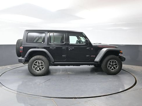 Used 2025 Jeep Wrangler Unlimited Rubicon AWD/4WD image 3