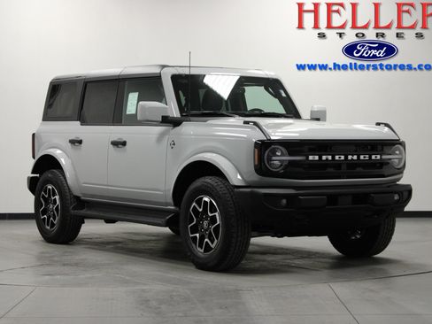 New 2026 Ford Bronco Outer Banks image 1