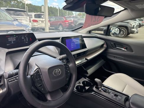 Used 2024 Toyota Prius XLE image 6