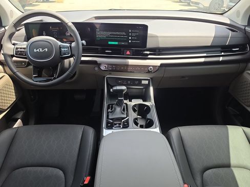 New 2026 Kia Carnival EX FWD image 13