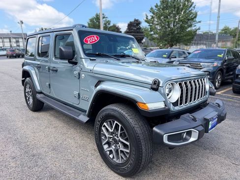 Used 2024 Jeep Wrangler Unlimited Sahara AWD/4WD image 11