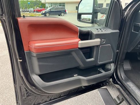 Used 2019 Ford F150 Platinum w/ Equipment Group 701A Luxury AWD/4WD image 14