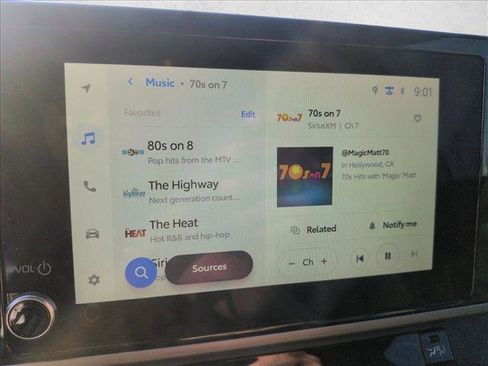 Used 2025 Toyota Camry SE w/ Convenience Package image 13