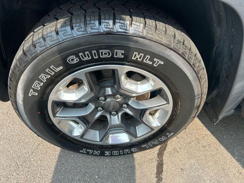 Used 2019 Jeep Cherokee Trailhawk AWD/4WD image 34