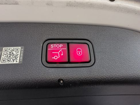 Used 2024 Mercedes-Benz GLC 300 image 37