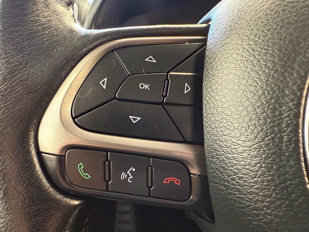 Used 2018 Jeep Renegade Limited w/ UConnect 8.4 Nav Group AWD/4WD image 33