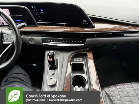 Used 2022 Cadillac Escalade Sport Platinum w/ LPO, ONYX Package image 34