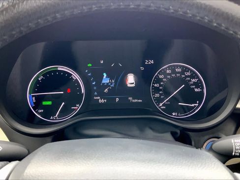 Used 2021 Toyota Sienna Limited image 24